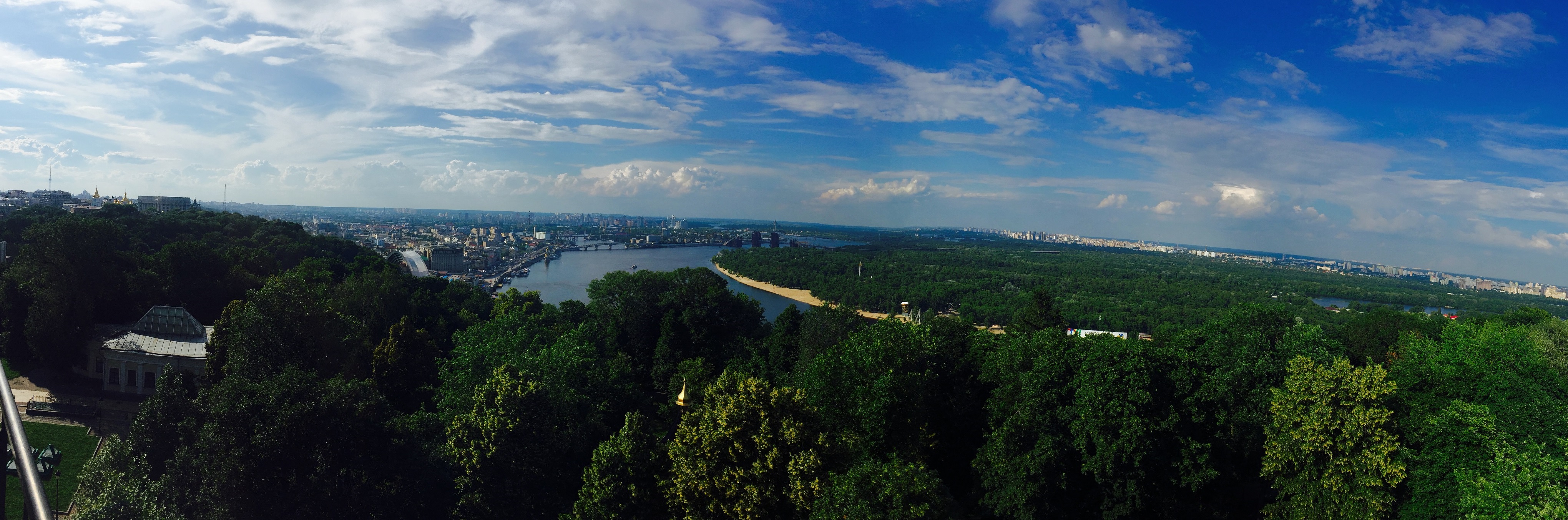  Clear blue day &ndash; A bird view of Kiev and Dnieper River